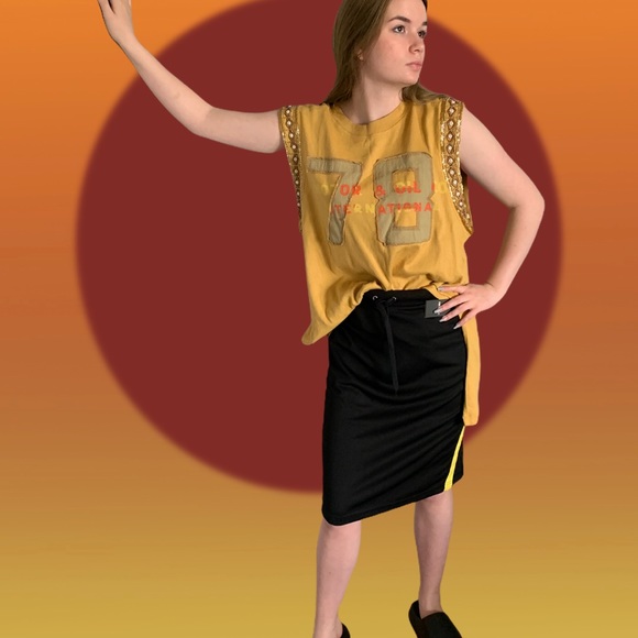 Forever 21 pencil skirt. NWT - Picture 2 of 5